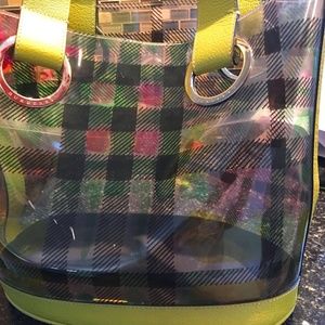 Summer look Authentic Burberry Tote for everyday essentiels.